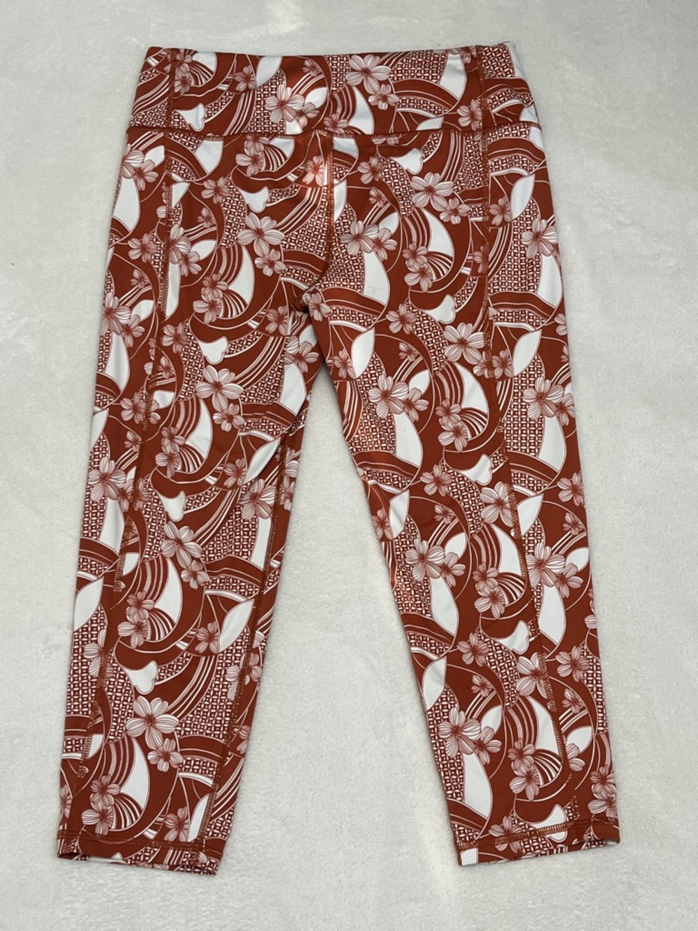 Victoria's Secret Sport Knockout Capri Leggings Size Large - Picture 3 of 8